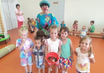 С играми веселей