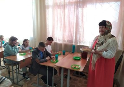 Всех блинами угостим
