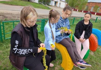 Венок из одуванчиков