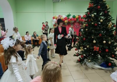 «Шишки да иголки, Шапокляк на елке»